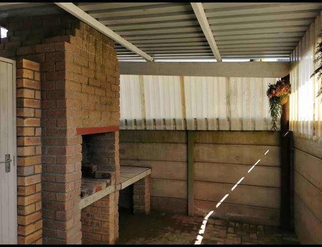 1 BEDROOM FLAT TO LET IN DWARSKERSBOS